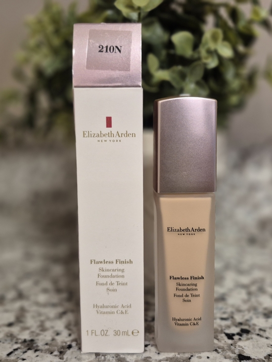 Elizabeth Arden Other - Elizabeth Arden Flawless Finish Foundation 210N